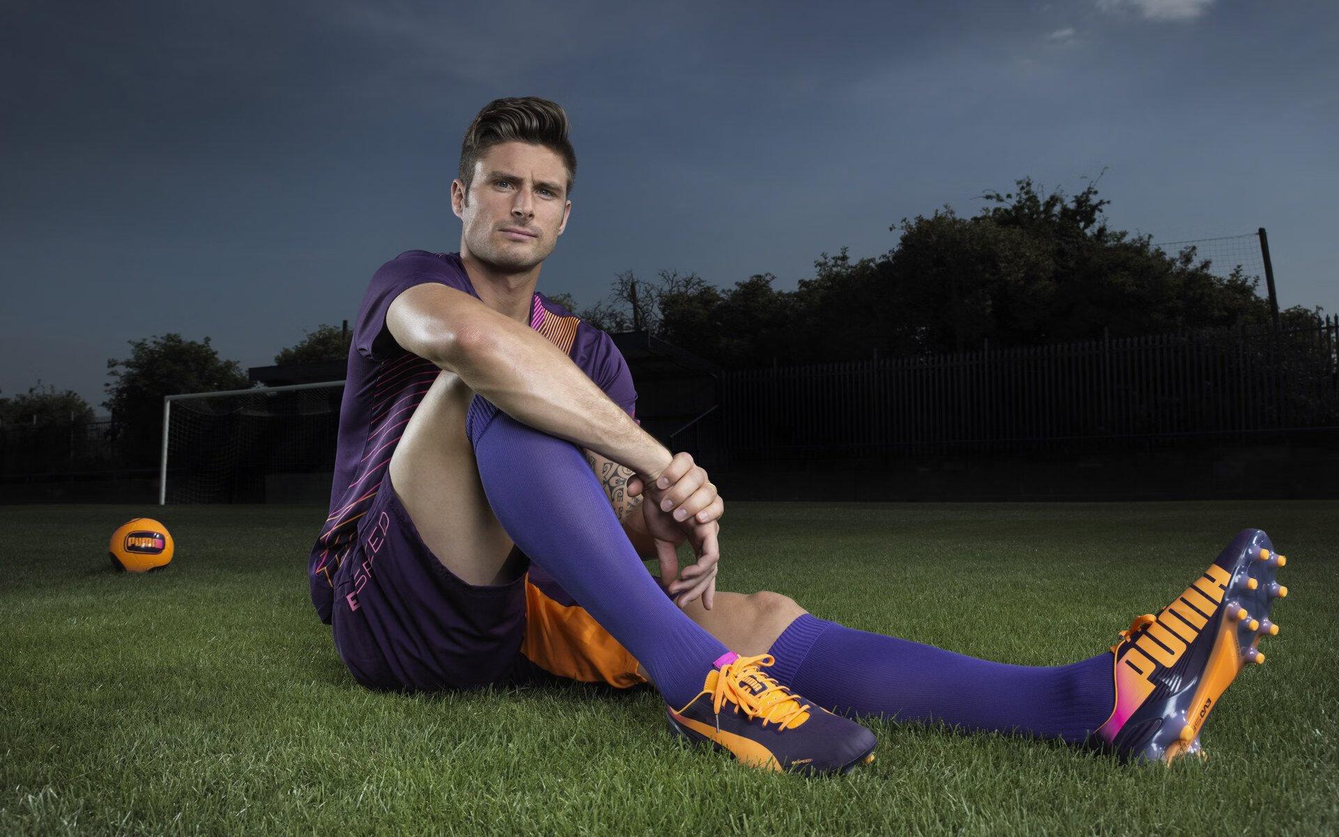 德甲赛场惊现暴力犯规!帕利尼亚踩踏致波鸿悍将马苏拉斯脚踝开放性伤口