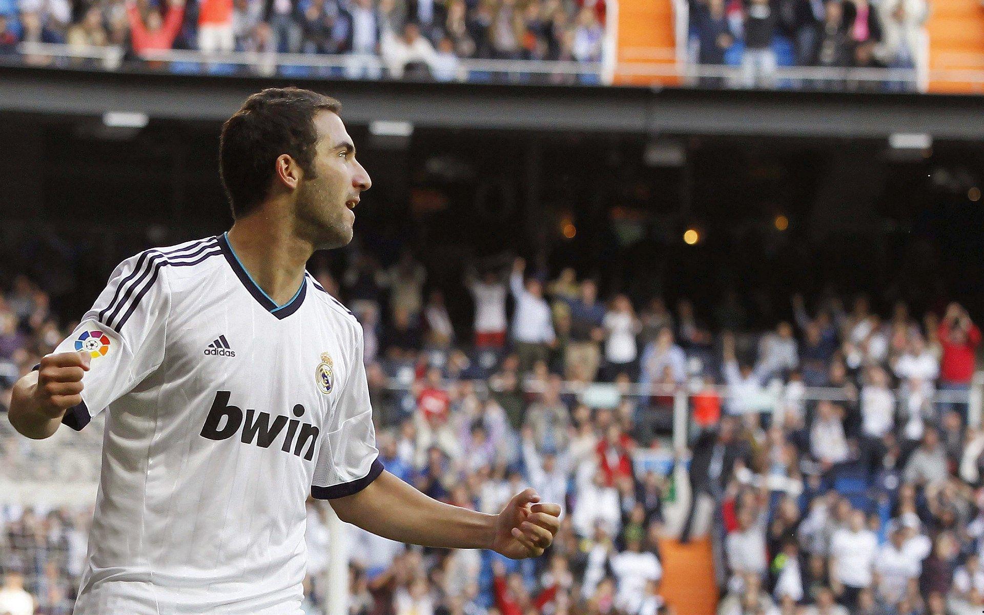 牌面！珍妮-巴斯与佩林卡亲自飞赴斯洛文尼亚密会东契奇，联盟震动！